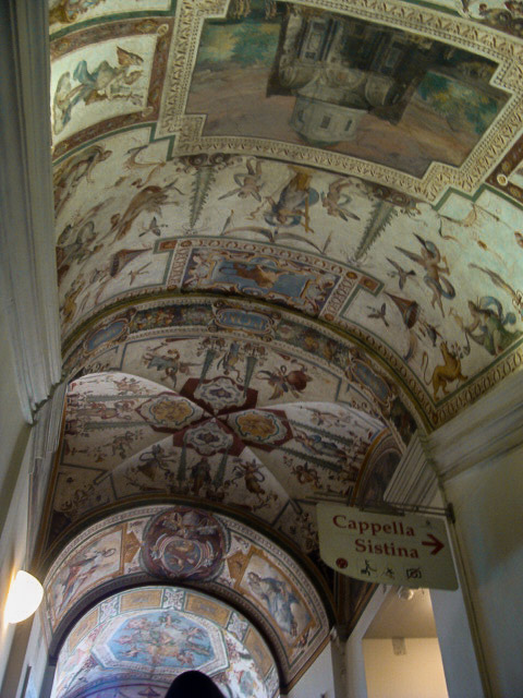 Visit the Vatican Museums: the entrance to the Sistine Chapel